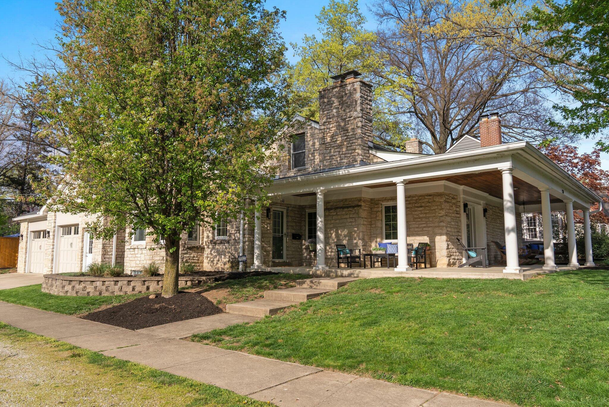Property Photo: 130 W Beaumont Road OH 43214