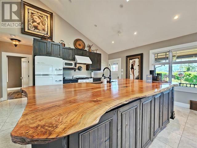 Property Photo: 683 St Laurent Avenue BC V2J 2E5