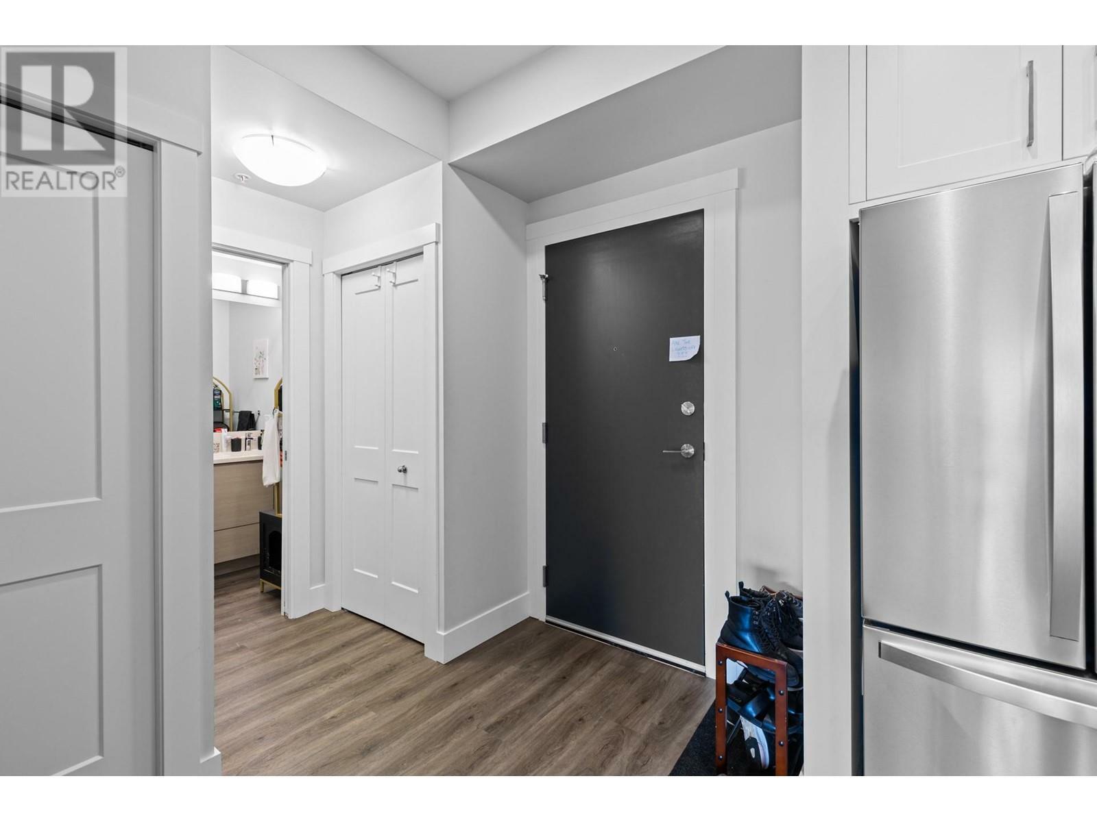 Property Photo: 191 Hollywood Road South 416 BC V1X 0B5