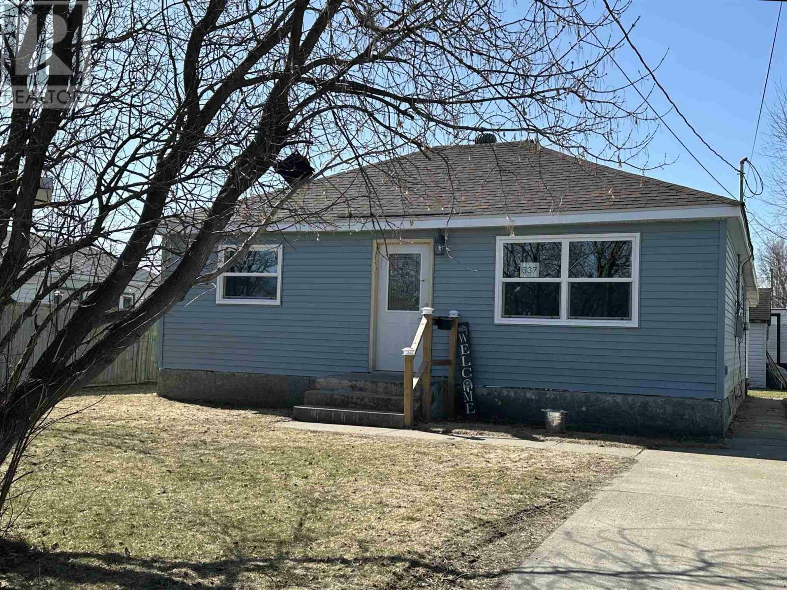 637 Thompson St  Fort Frances ON P9A 2W6 photo