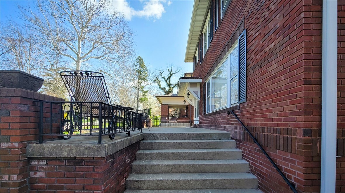 Property Photo: 1527 W Macon Street IL 62522
