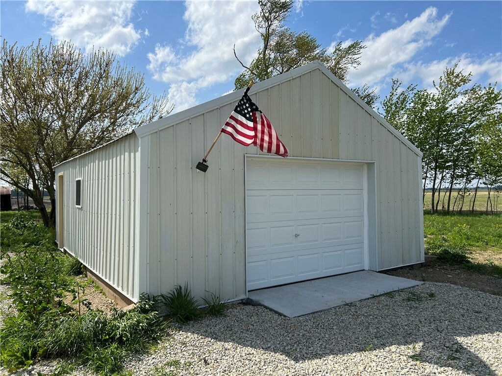 Property Photo: 629 N State Highway 128 IL 62438