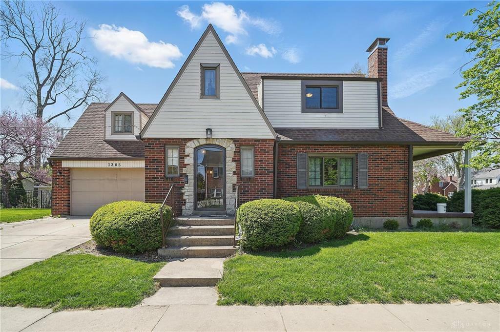 1305 E Schantz Avenue  Oakwood OH 45419 photo