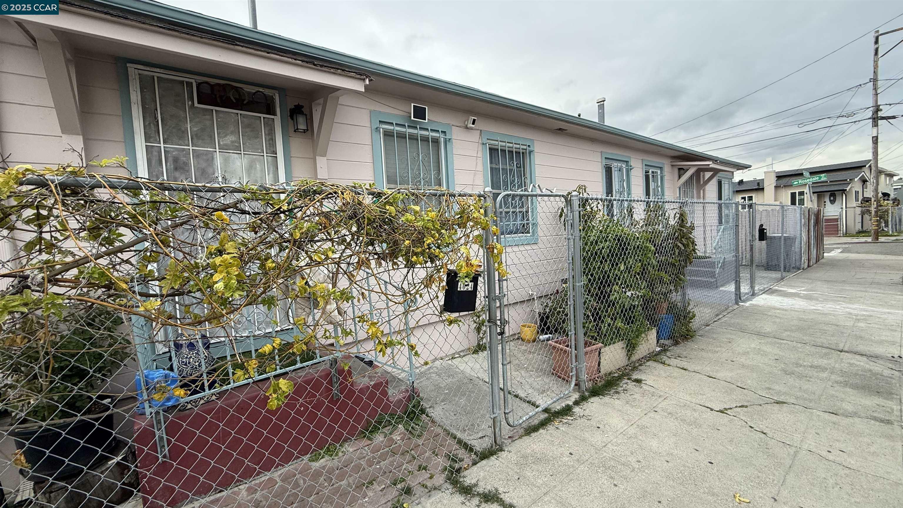 Property Photo: 4028 E 18th St CA 94601