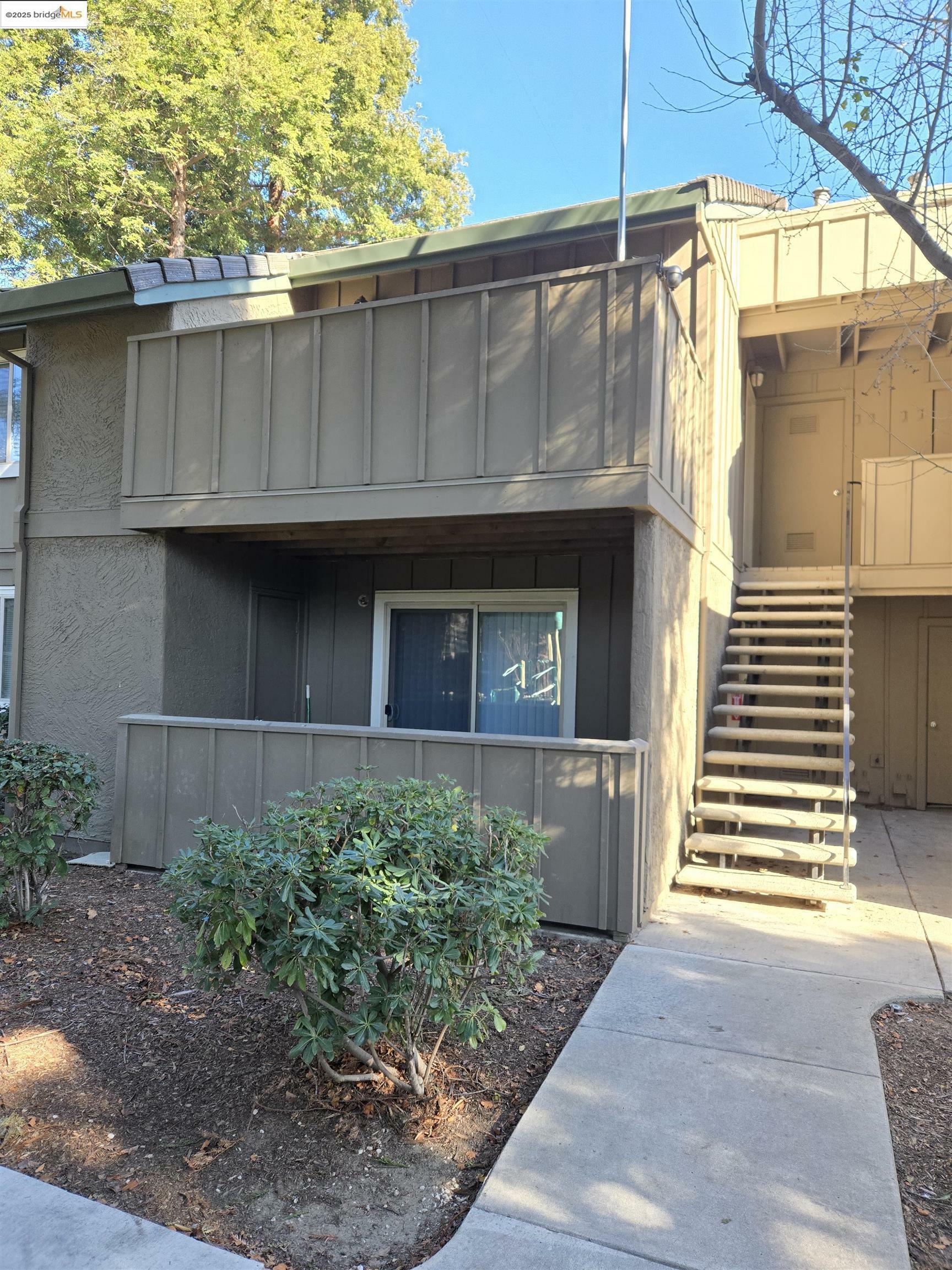 Property Photo: 1283 Lakeview Cir CA 94565
