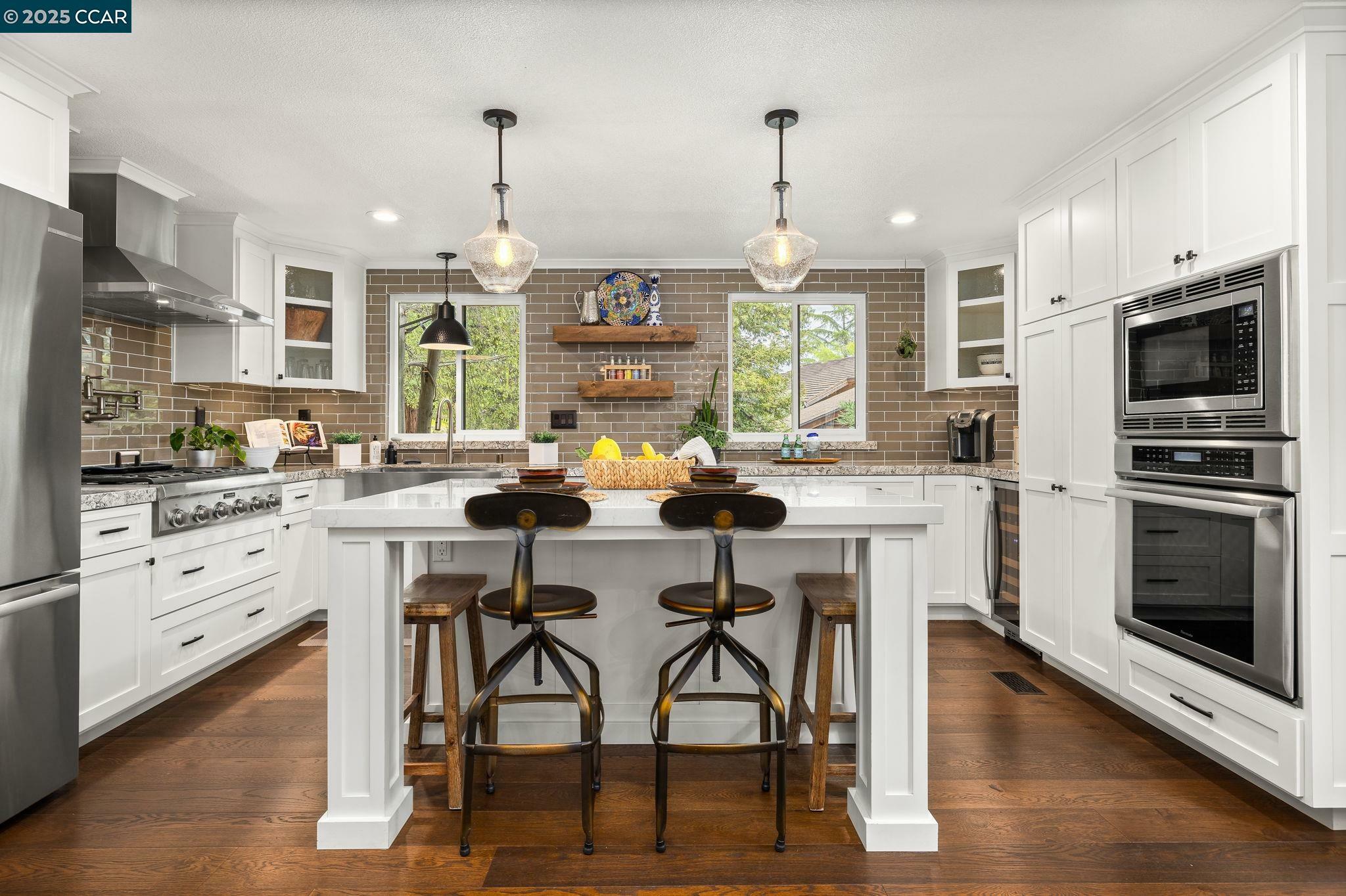 Property Photo: 7 Margate Cir CA 94523