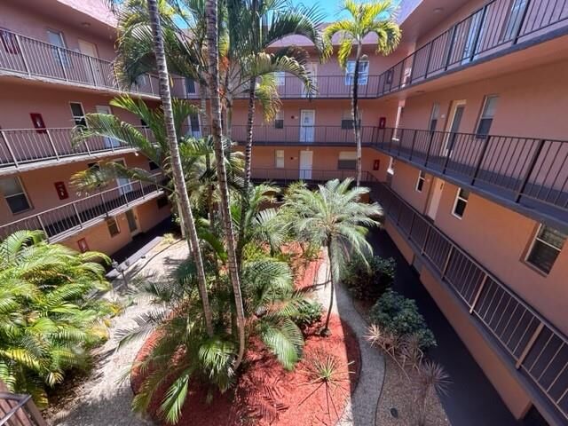 Property Photo: 2861 Somerset Dr 312 FL 33311