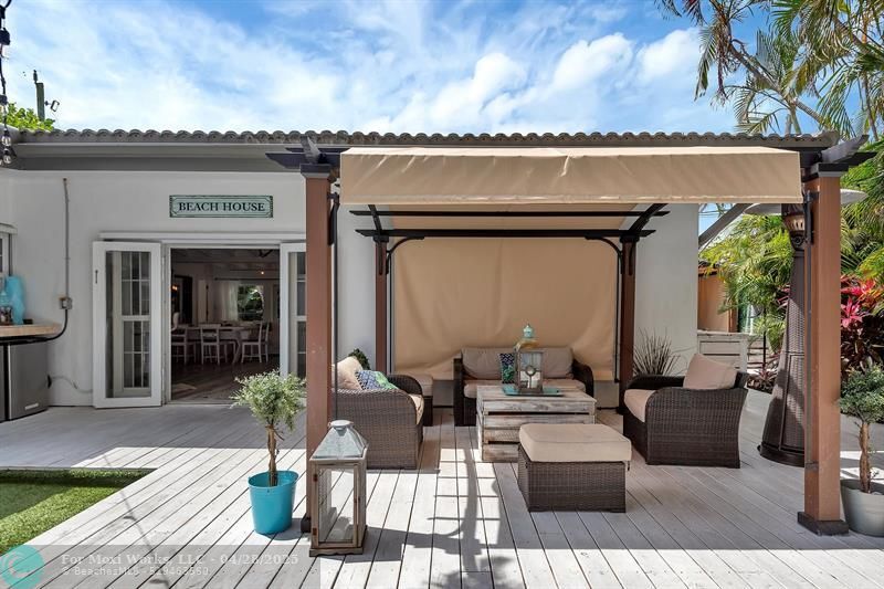 Property Photo: 3260 Oleander Way FL 33062