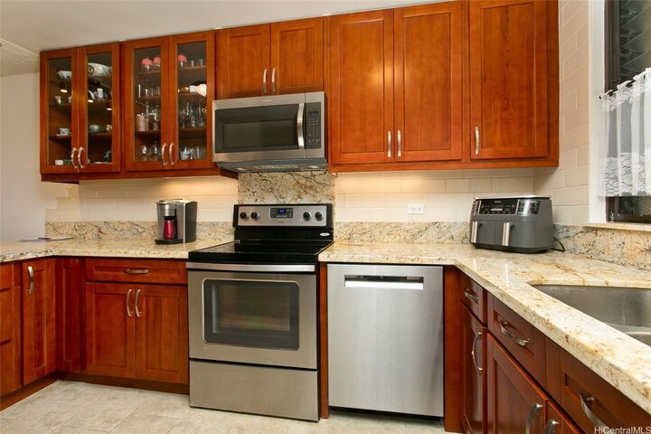 521 Hahaione Street 2-6J  Honolulu HI 96825 photo