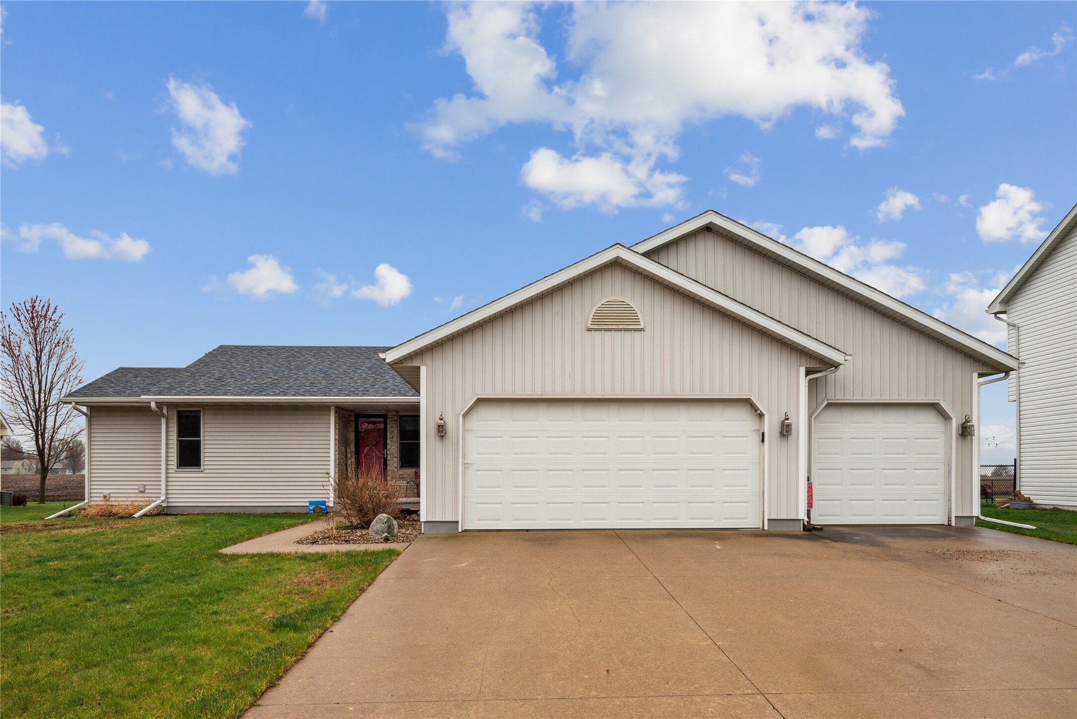 904 Cherokee Street  Nevada IA 50201 photo