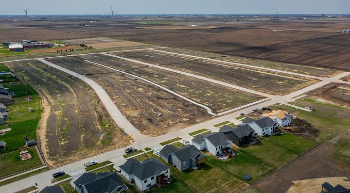 Property Photo:  1025 Wild Oak Drive  IA 50124 