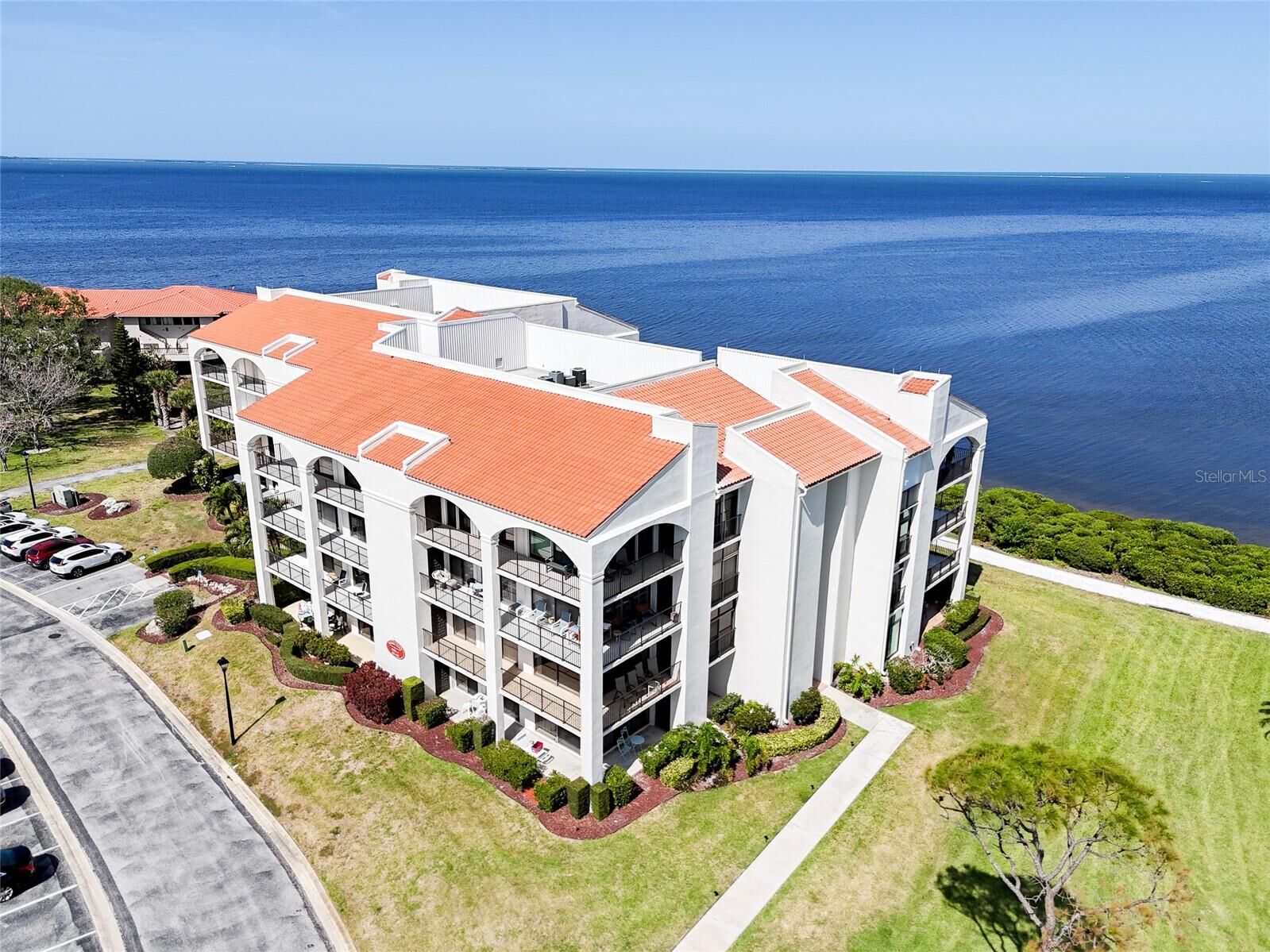 Property Photo: 433 Mariner Drive 433 FL 34689