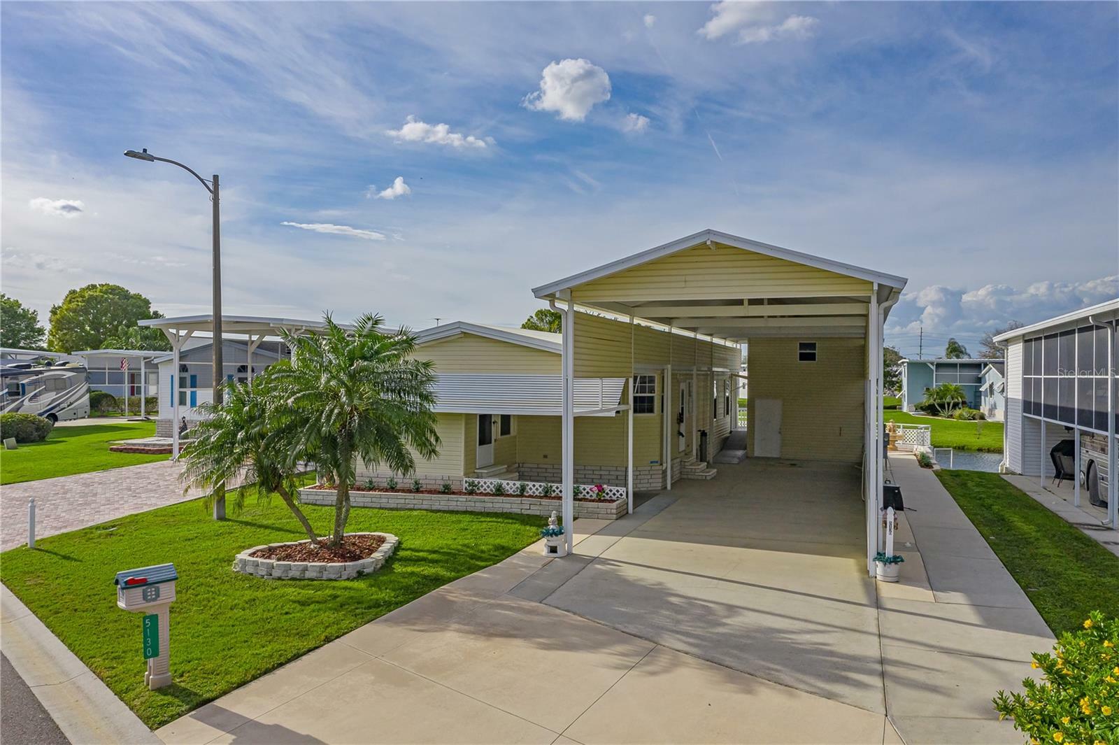 Property Photo: 5130 Island View Circle N FL 33868