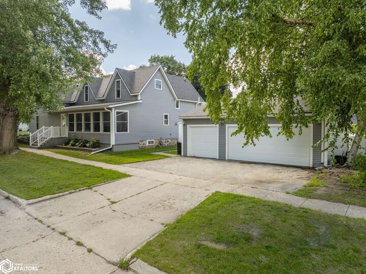 Property Photo:  400 N 5th Street  IA 50428 