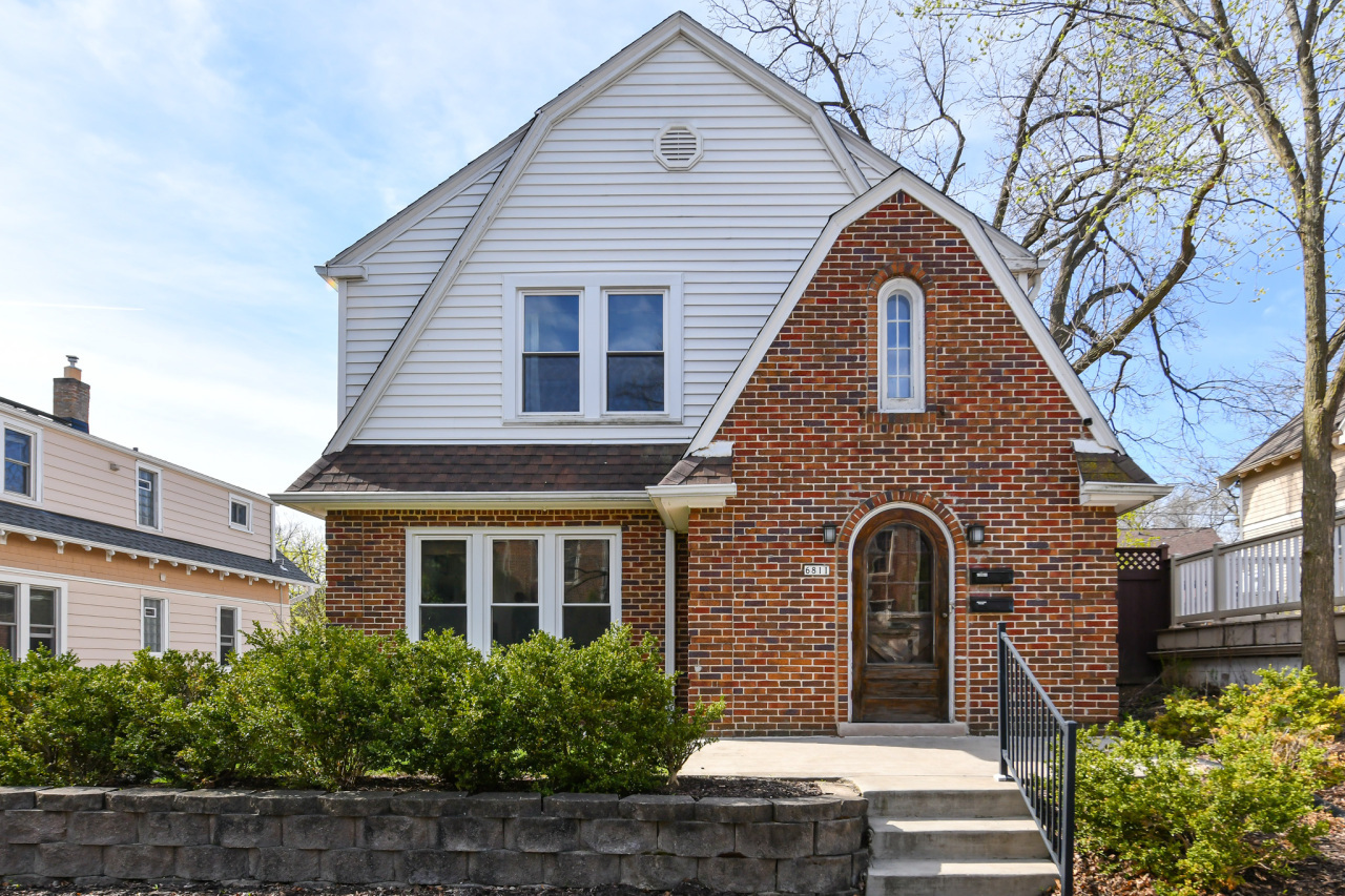 Property Photo: 6811 Aetna Ct WI 53213