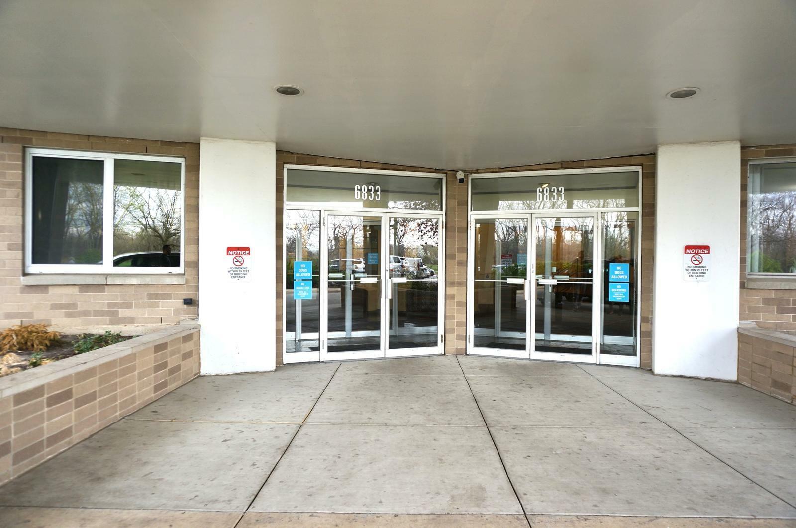 Property Photo: 6833 N Kedzie Avenue 1209 IL 60645