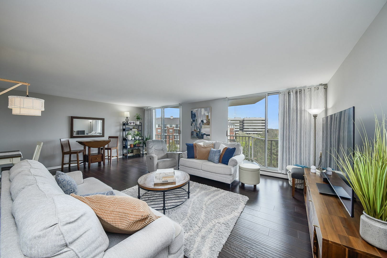 Property Photo: 20 N Tower Road 6E IL 60523