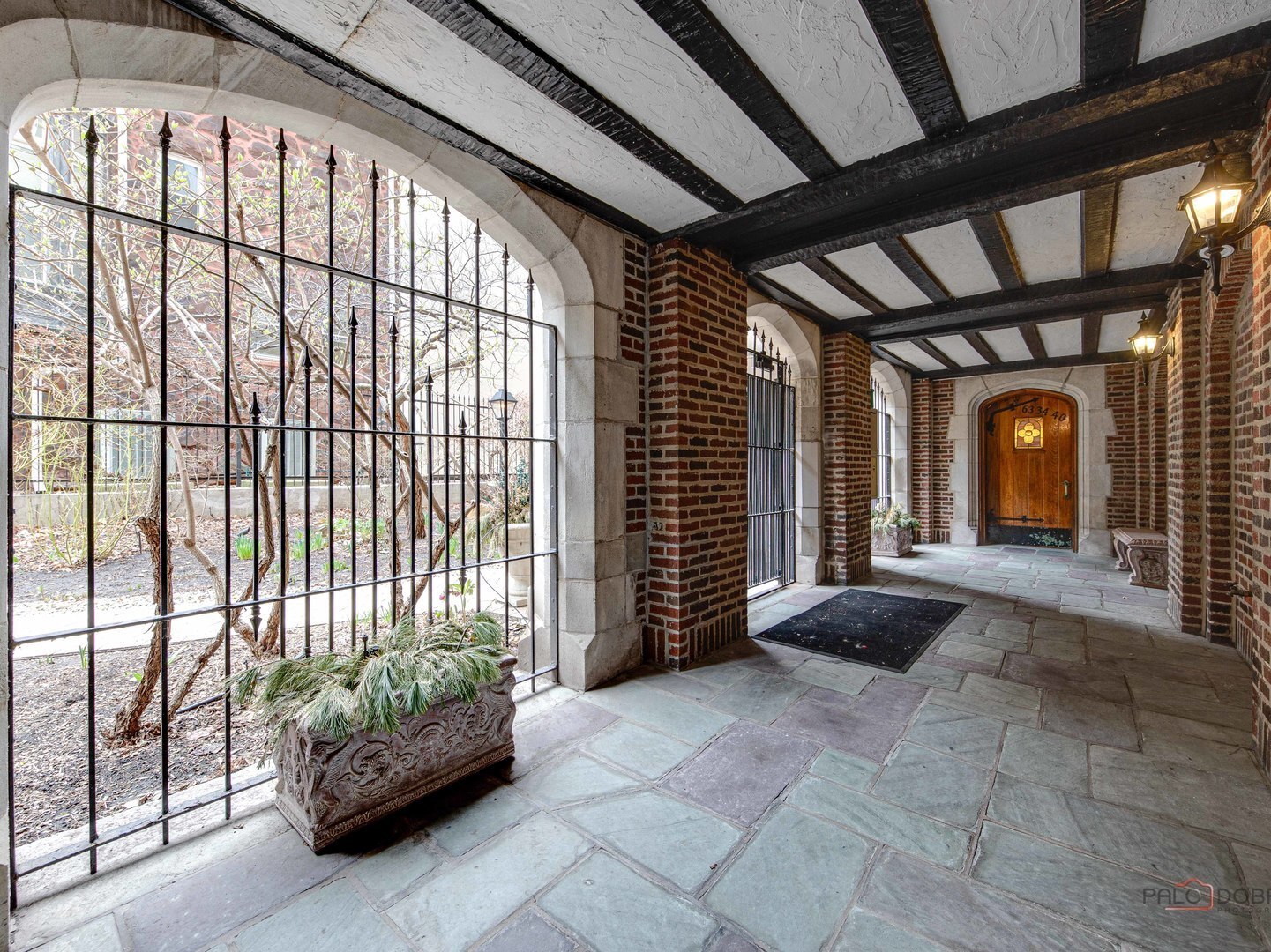 Property Photo: 6342 N Sheridan Road 5B IL 60660