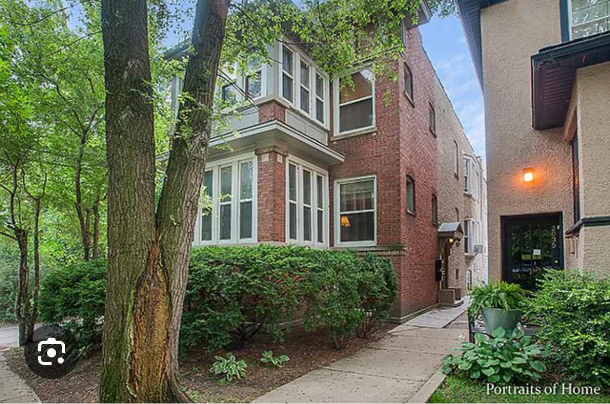 Property Photo: 2031 W Greenleaf Avenue 1 IL 60645