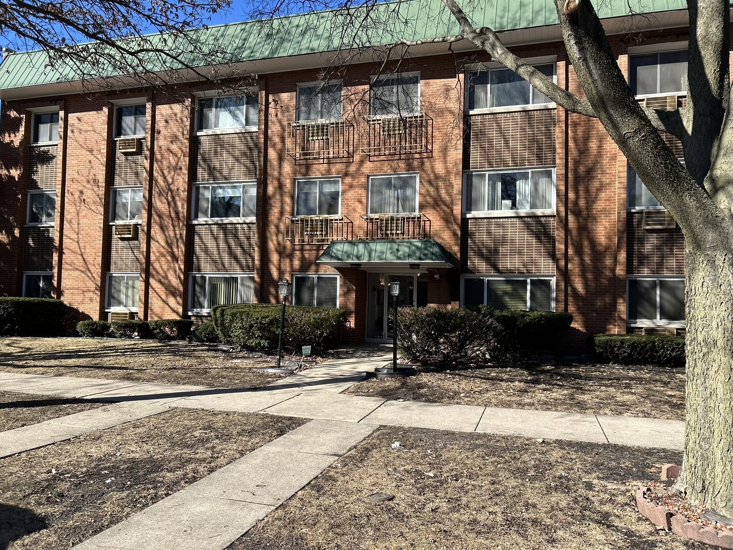 Property Photo: 433 S Lombard Avenue 34 IL 60302