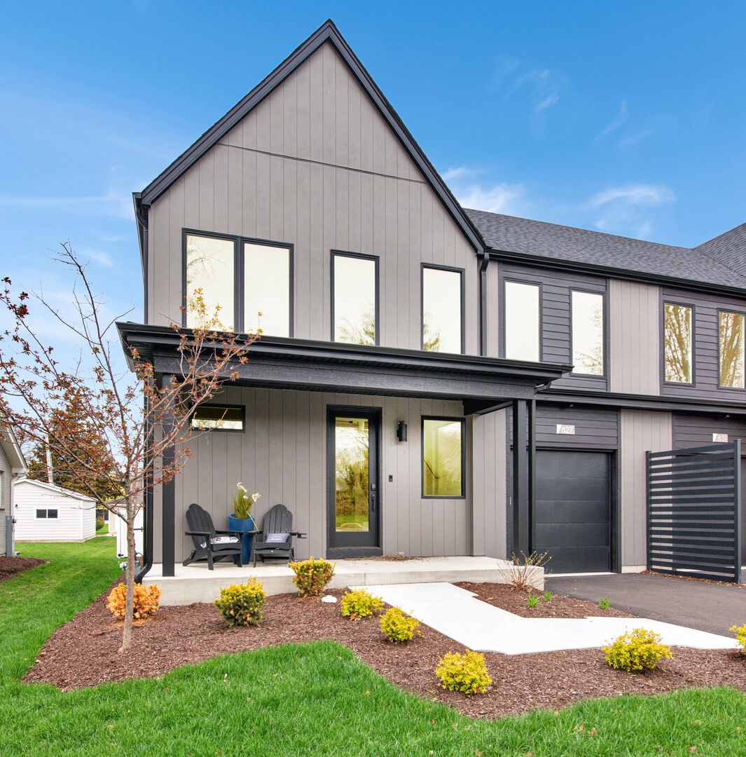 Property Photo: 827 N Ellsworth Street IL 60563