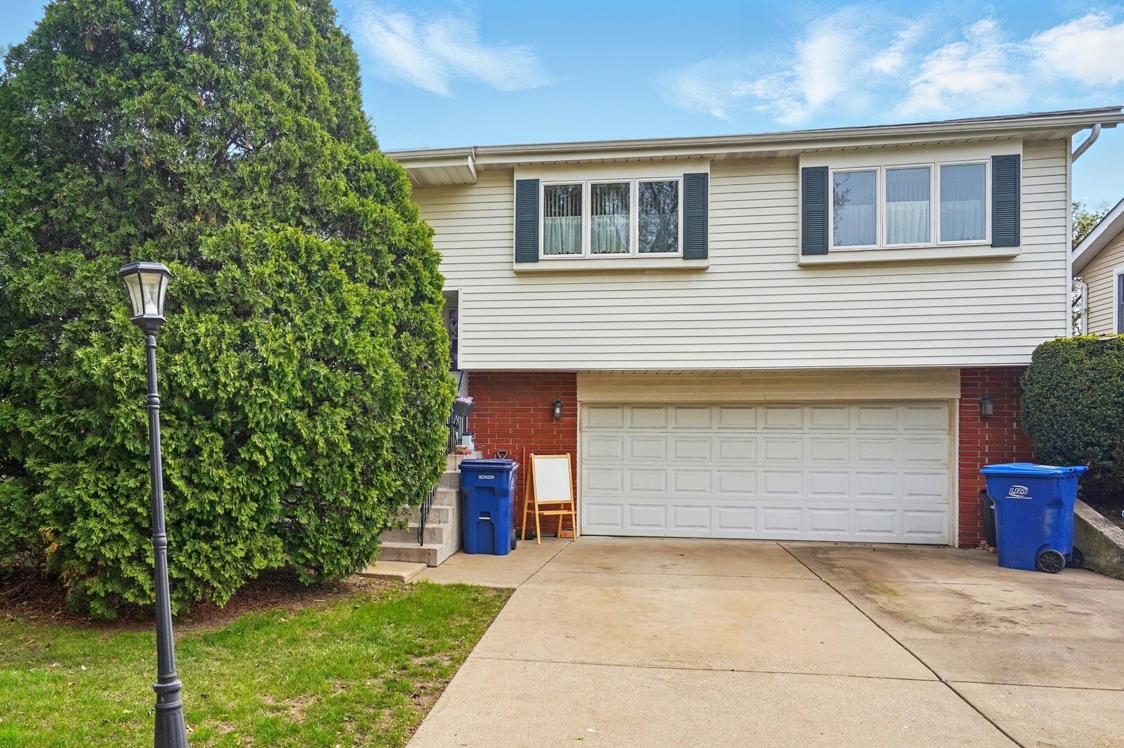 Property Photo: 8729 Willow Road IL 60457