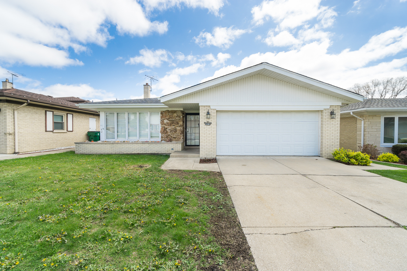 Property Photo: 2913 Kensington Avenue IL 60154