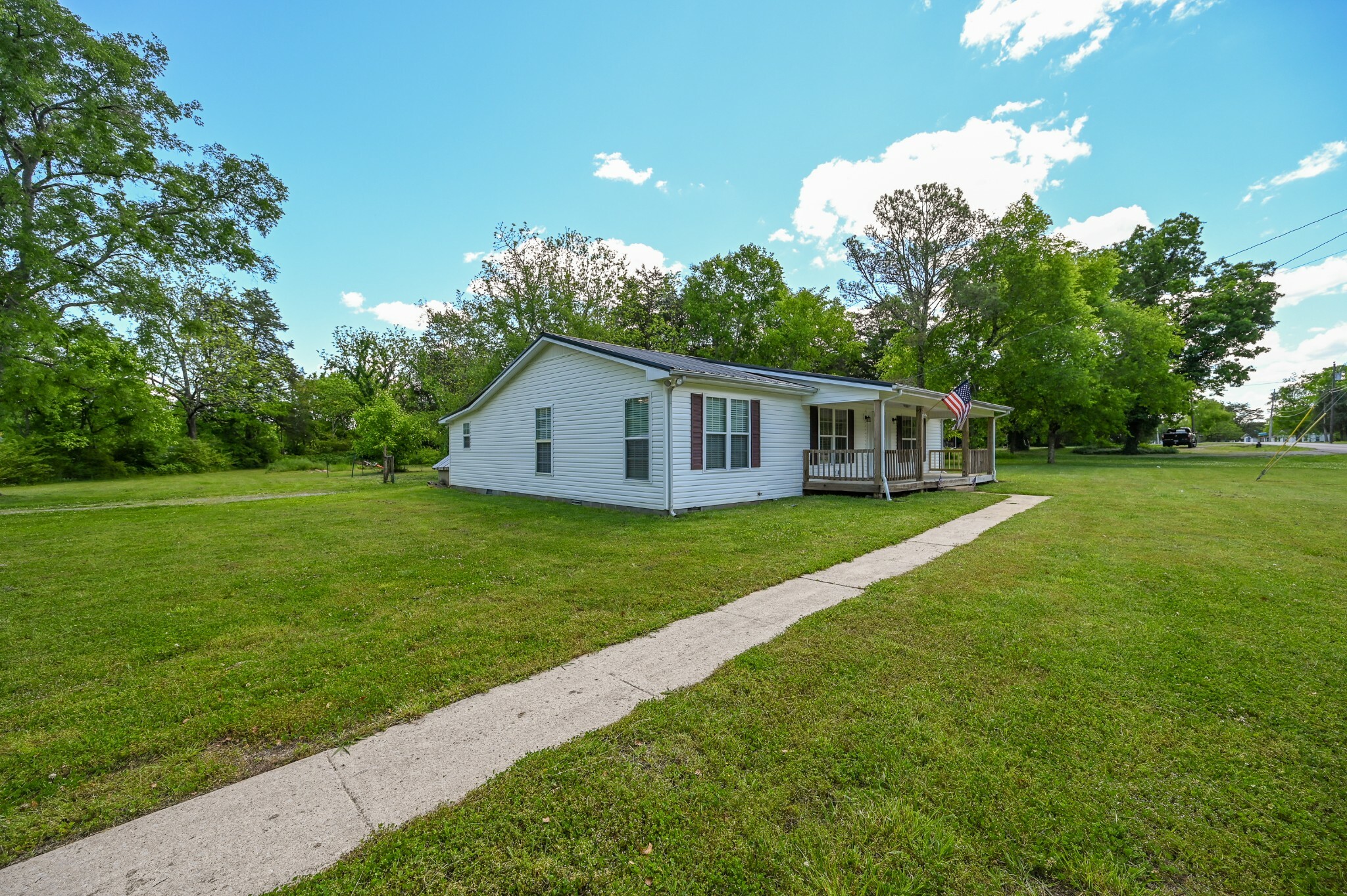 Property Photo: 301 Double Springs Rd TN 37127