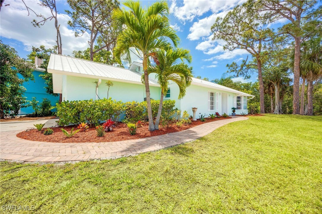 Property Photo: 3925 Riviera Circle FL 34134