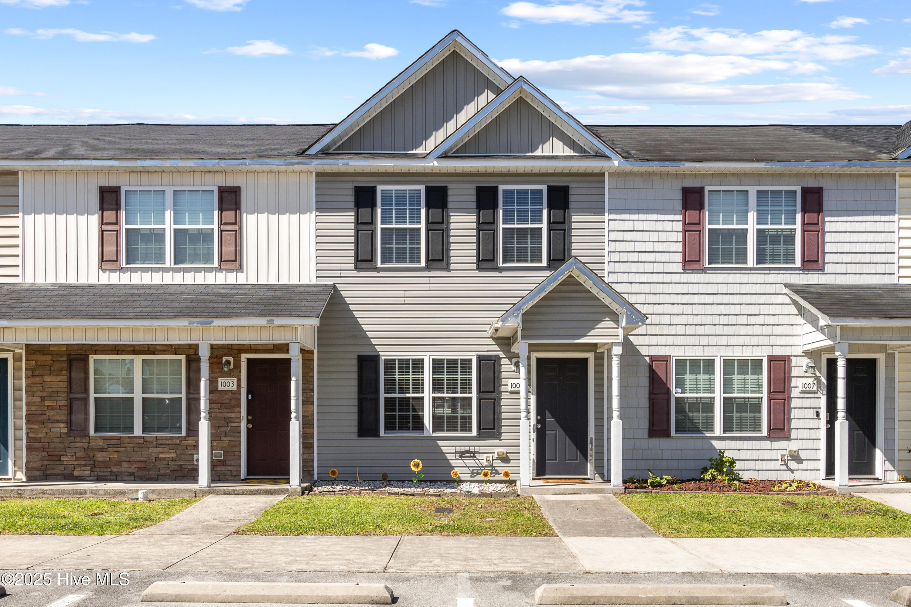 Property Photo:  1005 Grandeur Avenue  NC 28546 