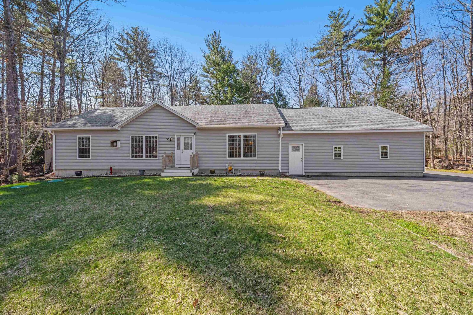 Property Photo:  27 Woodcrest Drive  NH 03864 
