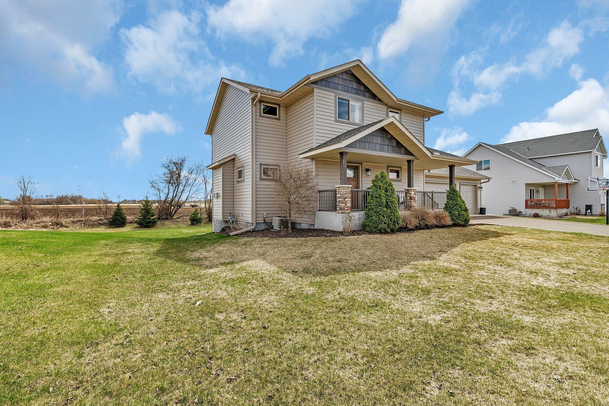 Property Photo:  608 Kendall Court  MN 56377 