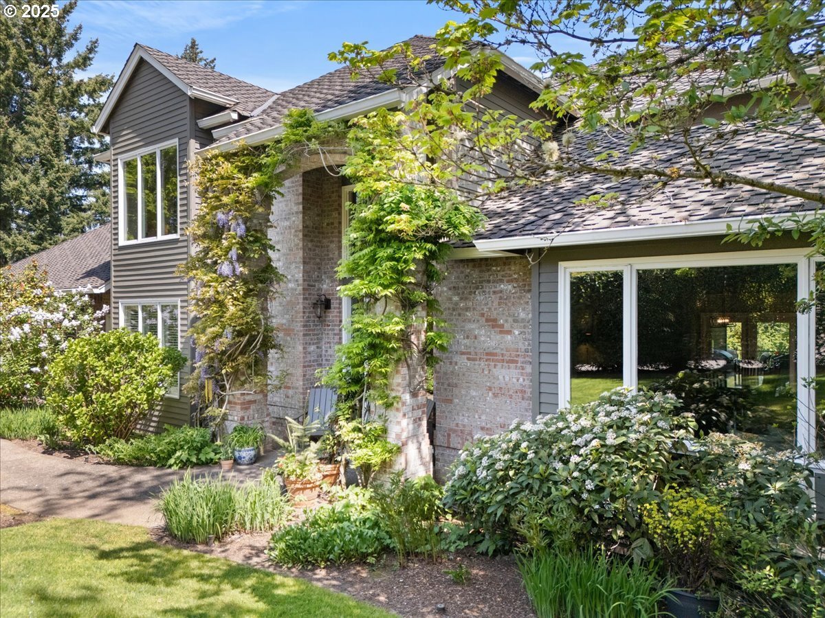 Property Photo: 1093 Tyndall Ct OR 97034