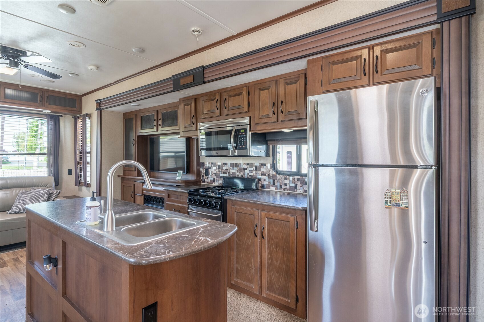 Property Photo: 7037 Hwy 262 WA 99344