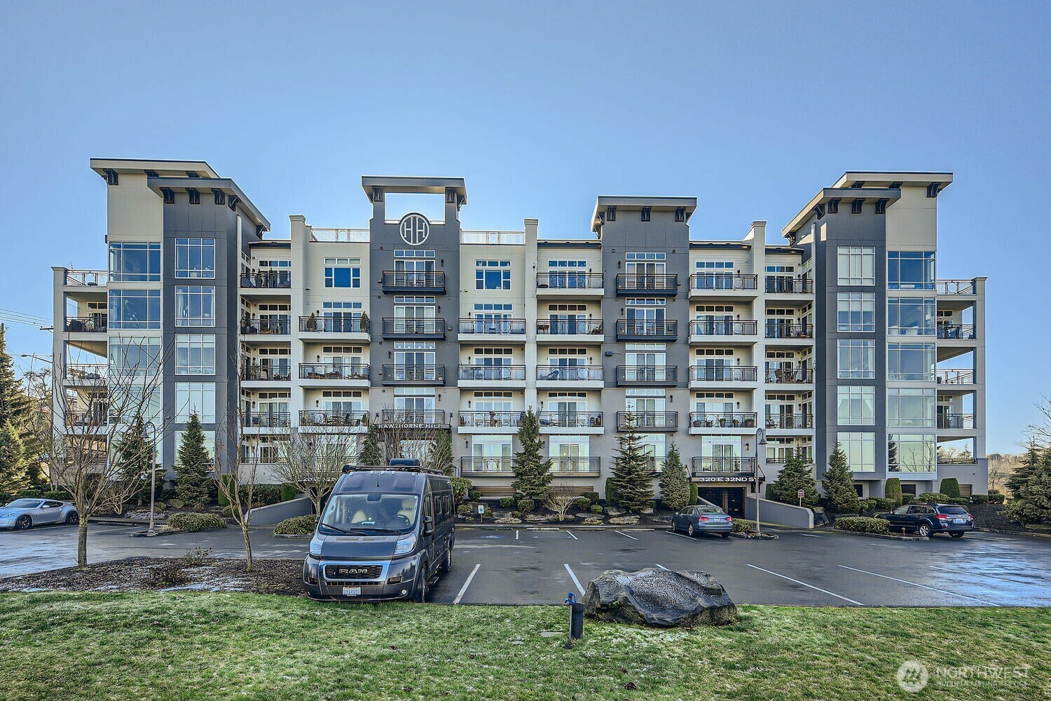 Property Photo: 320 E 32nd Street 105 WA 98404
