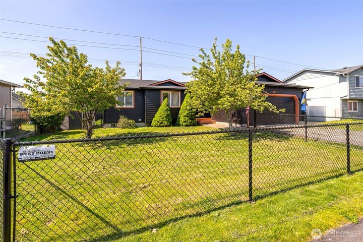 Property Photo:  689 SW William  WA 98532 