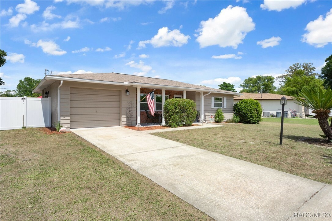 Property Photo: 7 Colorado Street FL 34465