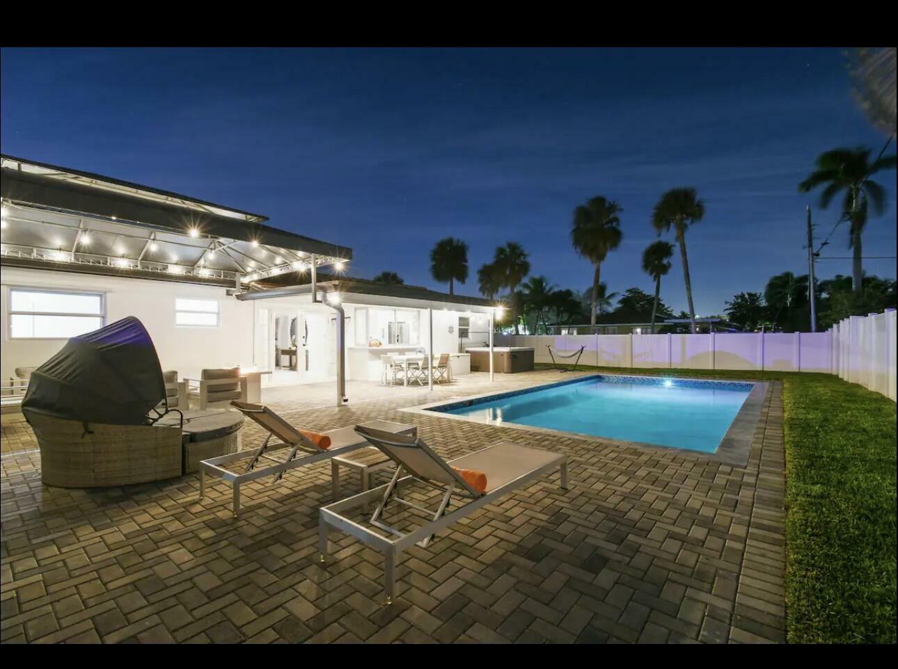 Property Photo: 5040 NE 22nd Avenue FL 33064