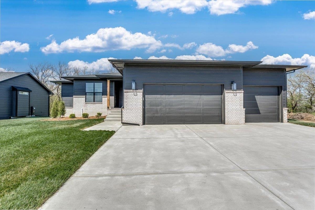 3315 S Linden Ct  Wichita KS 67210 photo