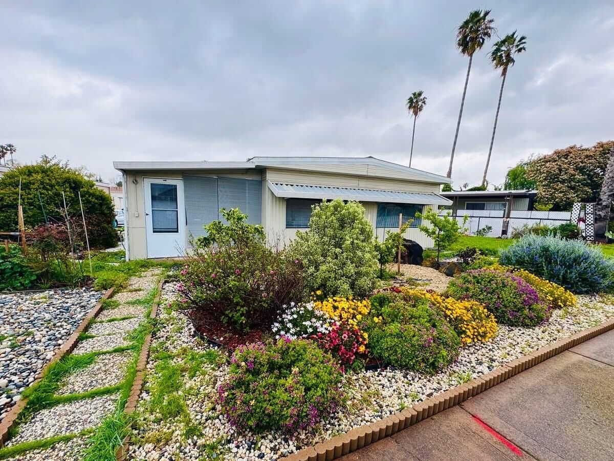 Property Photo: 192 Hawaii Circle 192 CA 94587