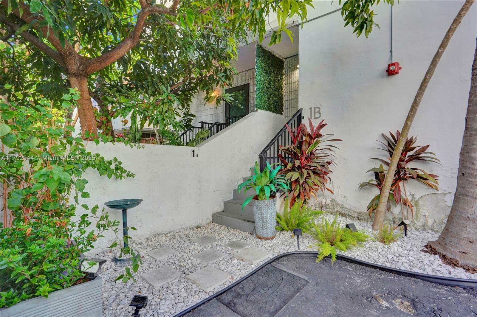 Property Photo: 619 Euclid Ave 1B FL 33139