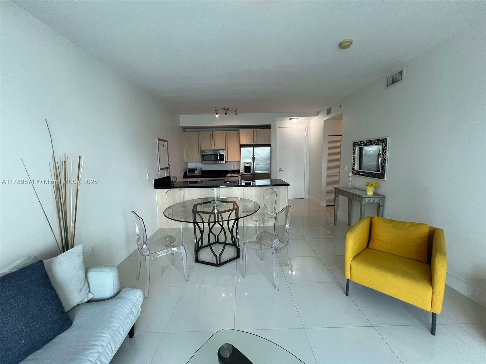 Property Photo: 1111 SW 1st Ave 3121-N FL 33130