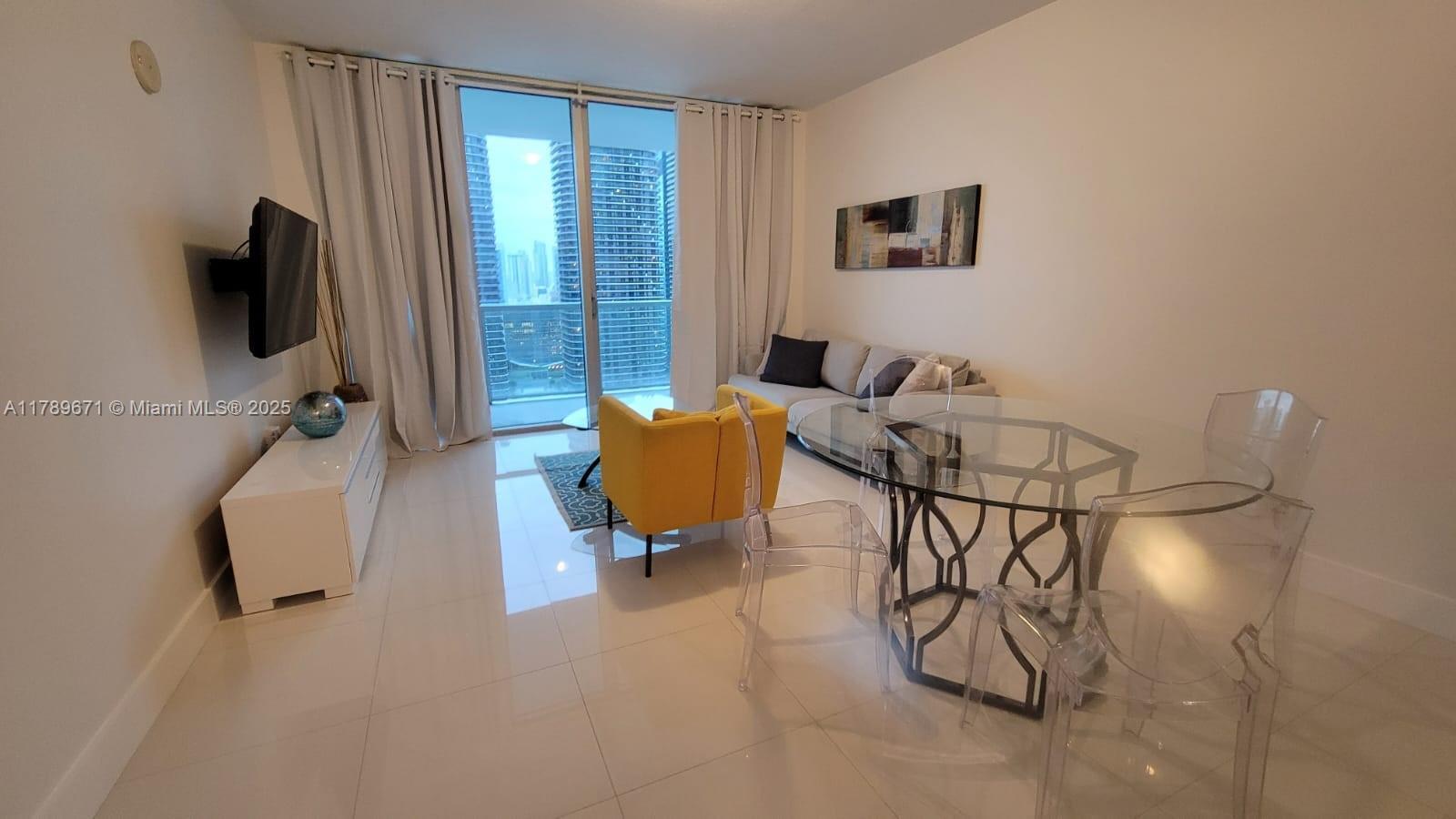 Property Photo:  1111 SW 1st Ave 3121-N  FL 33130 