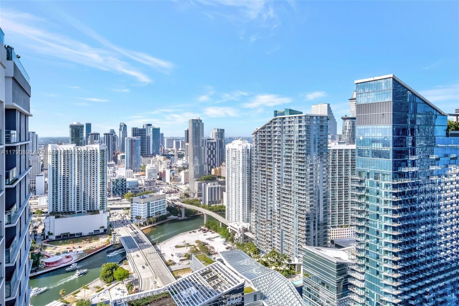 Property Photo: 55 SW 9th St Ph4501 FL 33130