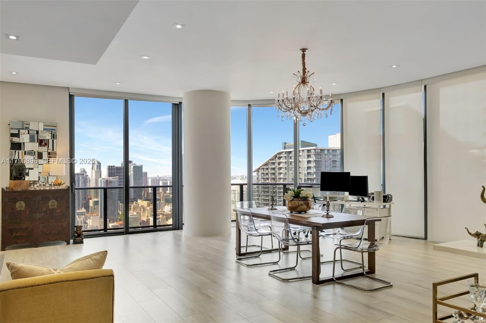 Property Photo:  55 SW 9th St Ph4501  FL 33130 