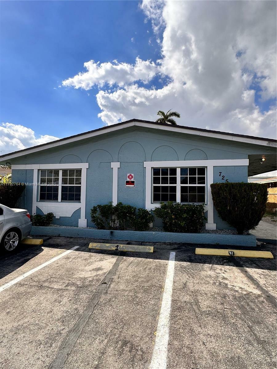 725 NW 4th Ave  Fort Lauderdale FL 33311 photo
