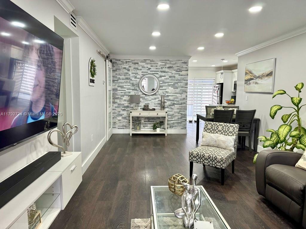 Property Photo: 7080 NW 173rd Dr 1401 FL 33015