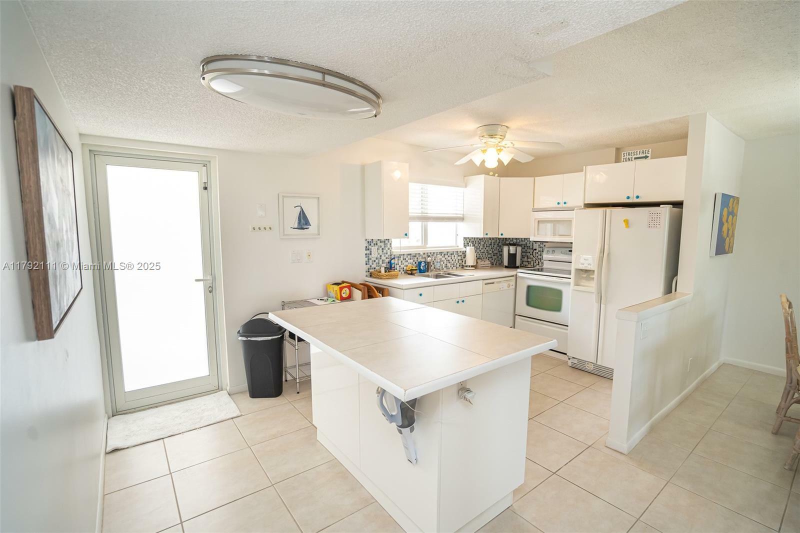 Property Photo: 300 Pierce St 4 FL 33019