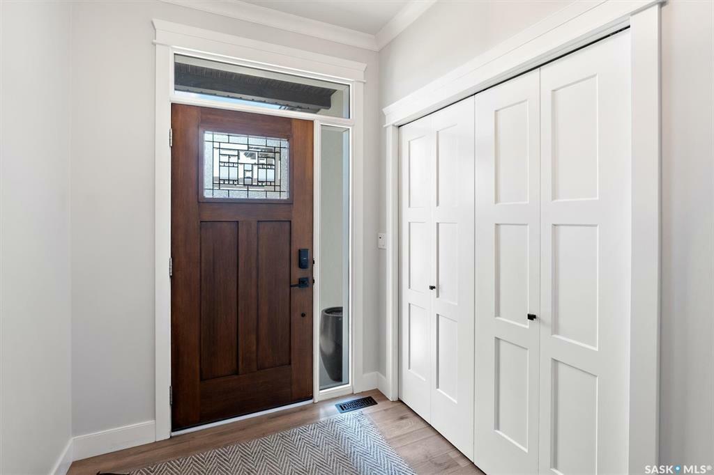 Property Photo: 607 Fast Crescent SK S7W 0X1