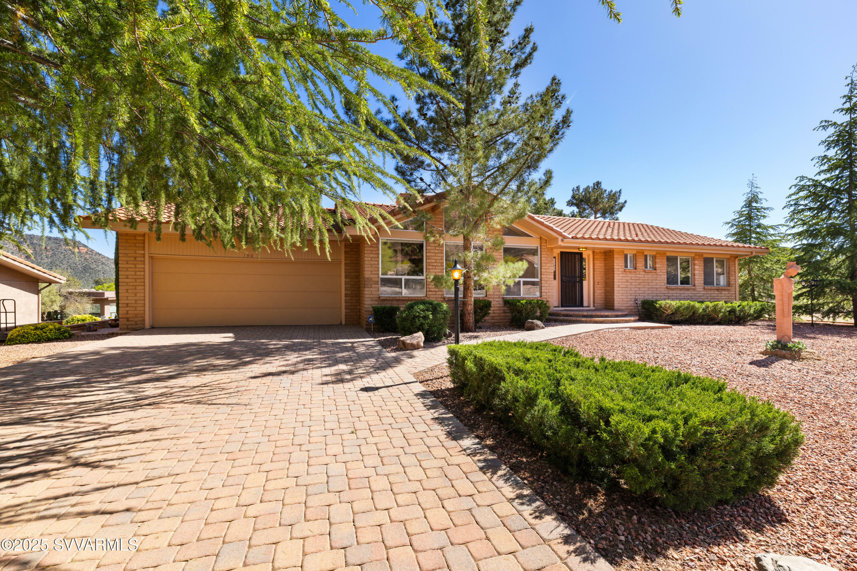 Property Photo: 190 Fairway Oaks Lane AZ 86351